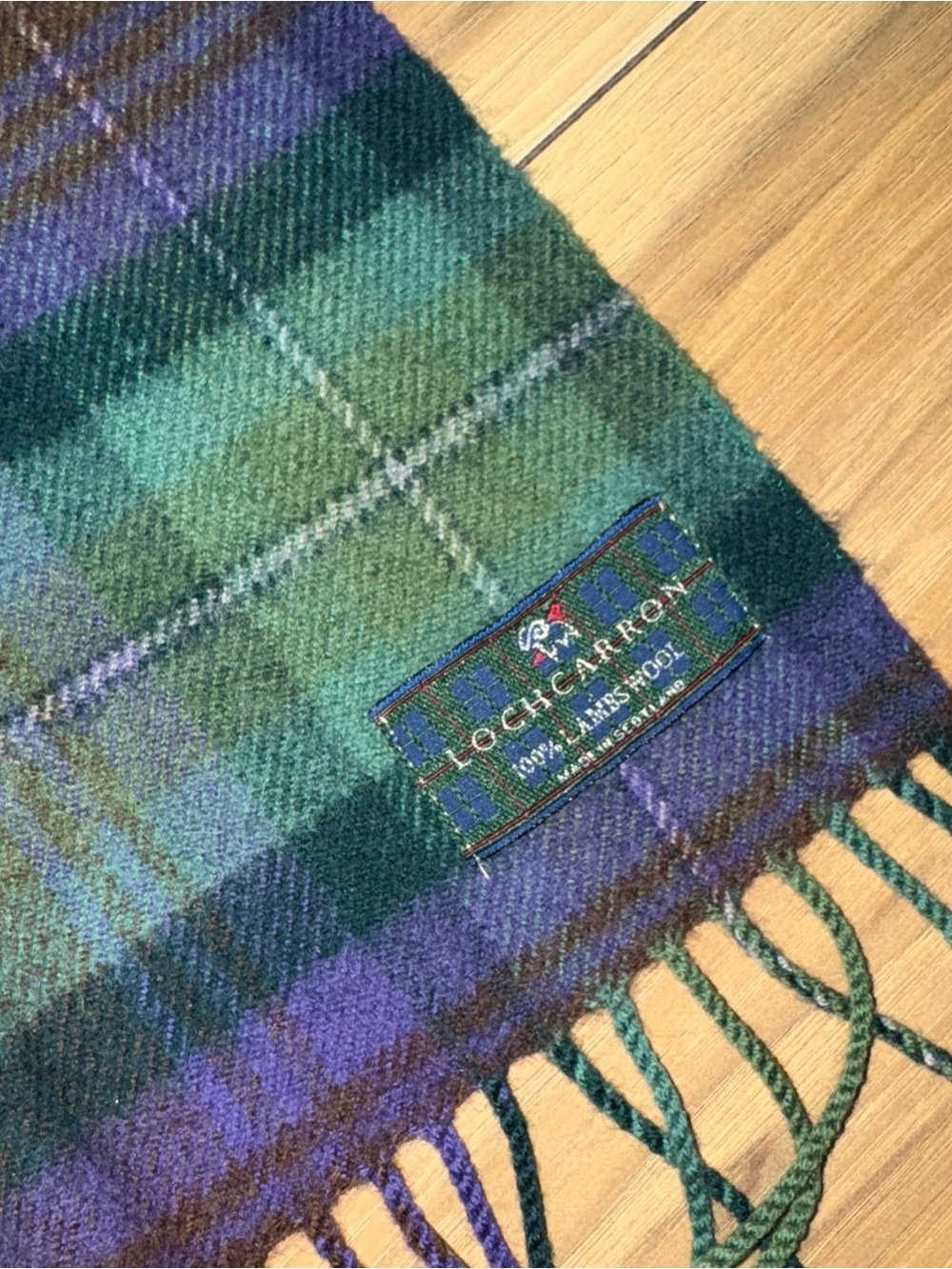 Lochcarron Of Scotland Fringed 100% Lambswool Tartan Plaid Scarf Green Purple - Picture 2 of 5